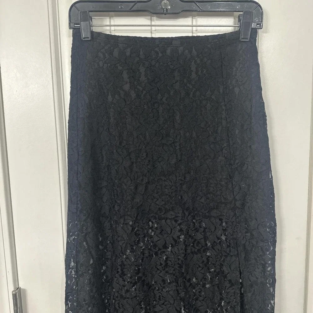 Black‎ floral lace sheer midi skirt with elastic waistband and side slit. S